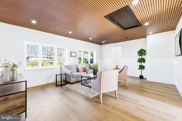 45 TENNYSON LN, Willingboro, NJ 08046