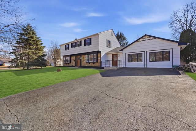 45 TENNYSON LN, Willingboro, NJ 08046