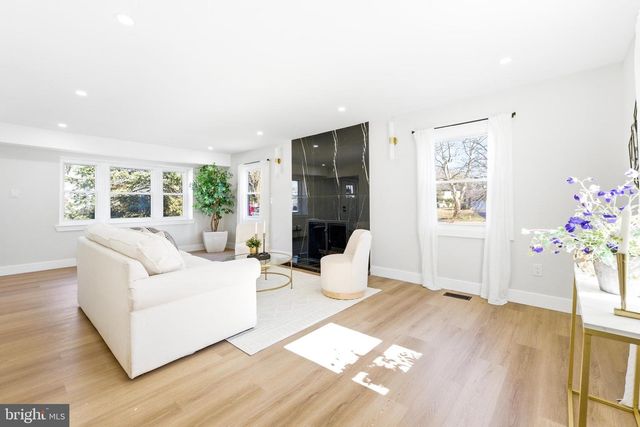 45 TENNYSON LN, Willingboro, NJ 08046