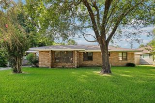 122 22nd Avenue N, Texas City, TX 77590