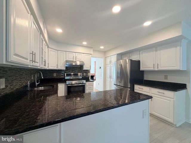7418 CRESTBERRY LN, Bethesda, MD 20817