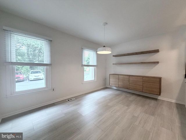 7418 CRESTBERRY LN, Bethesda, MD 20817