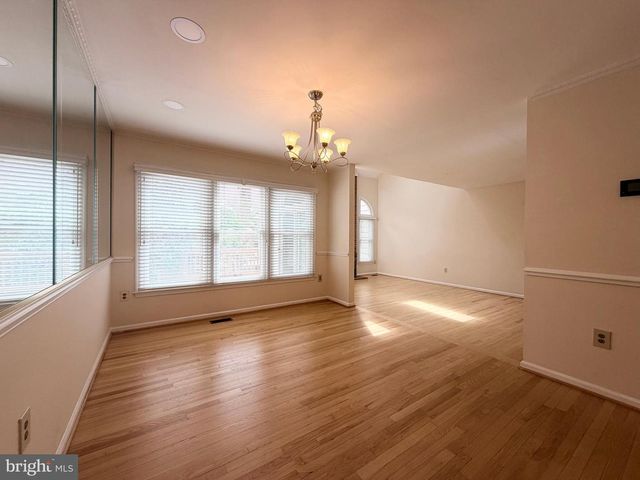 7418 CRESTBERRY LN, Bethesda, MD 20817