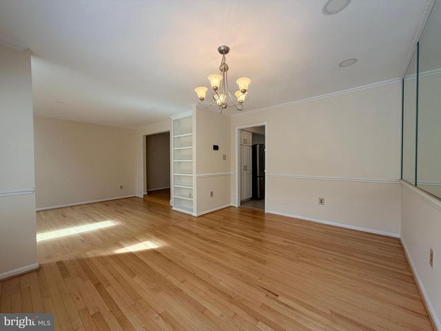 7418 CRESTBERRY LN, Bethesda, MD 20817