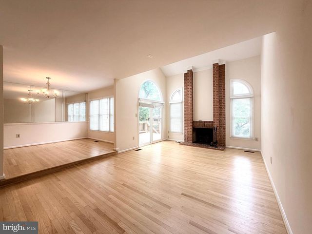 7418 CRESTBERRY LN, Bethesda, MD 20817