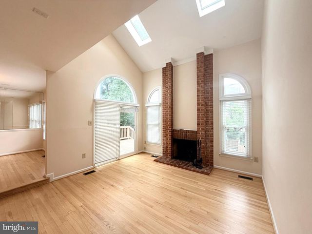 7418 CRESTBERRY LN, Bethesda, MD 20817