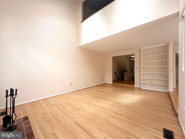 7418 CRESTBERRY LN, Bethesda, MD 20817