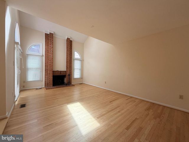 7418 CRESTBERRY LN, Bethesda, MD 20817