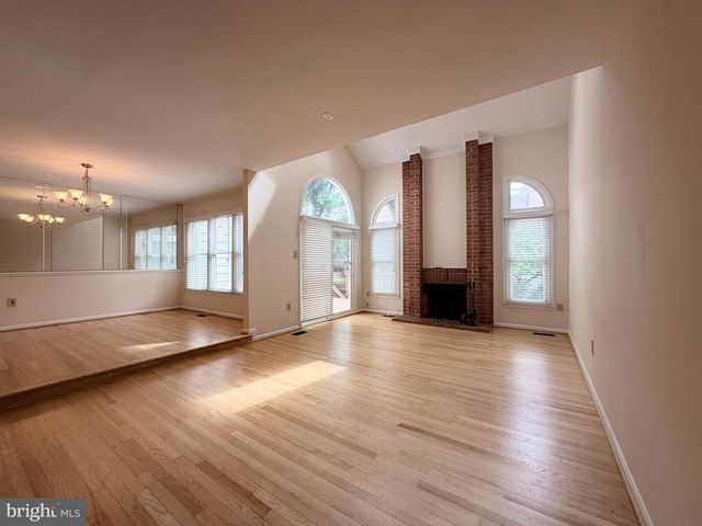 7418 CRESTBERRY LN, Bethesda, MD 20817