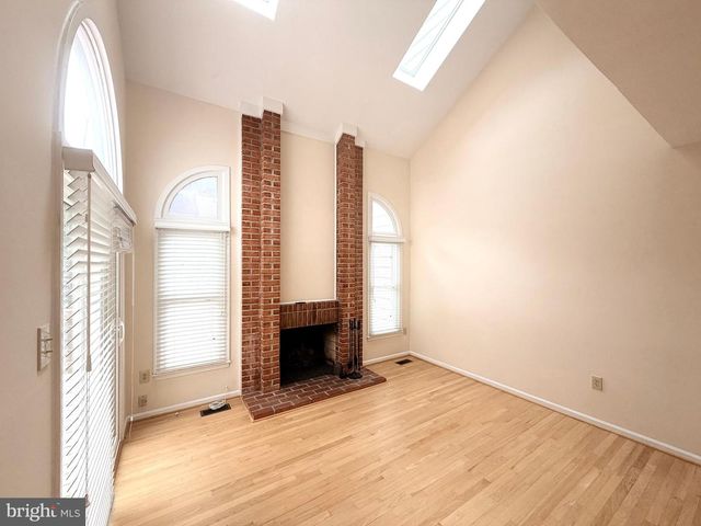 7418 CRESTBERRY LN, Bethesda, MD 20817