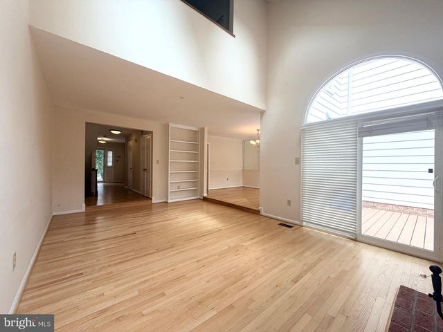 7418 CRESTBERRY LN, Bethesda, MD 20817