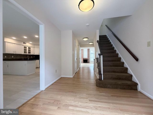 7418 CRESTBERRY LN, Bethesda, MD 20817
