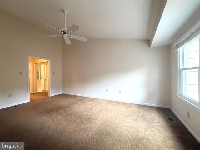 7418 CRESTBERRY LN, Bethesda, MD 20817