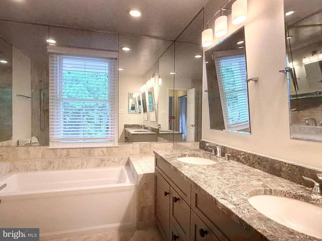 7418 CRESTBERRY LN, Bethesda, MD 20817
