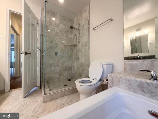 7418 CRESTBERRY LN, Bethesda, MD 20817