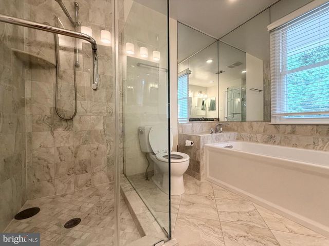 7418 CRESTBERRY LN, Bethesda, MD 20817