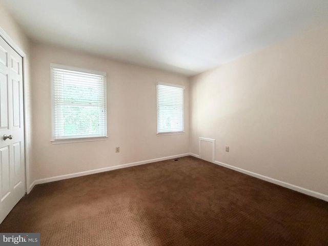 7418 CRESTBERRY LN, Bethesda, MD 20817