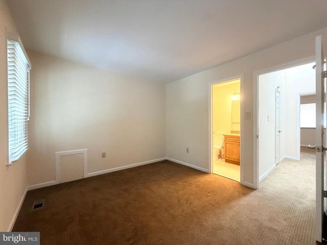 7418 CRESTBERRY LN, Bethesda, MD 20817
