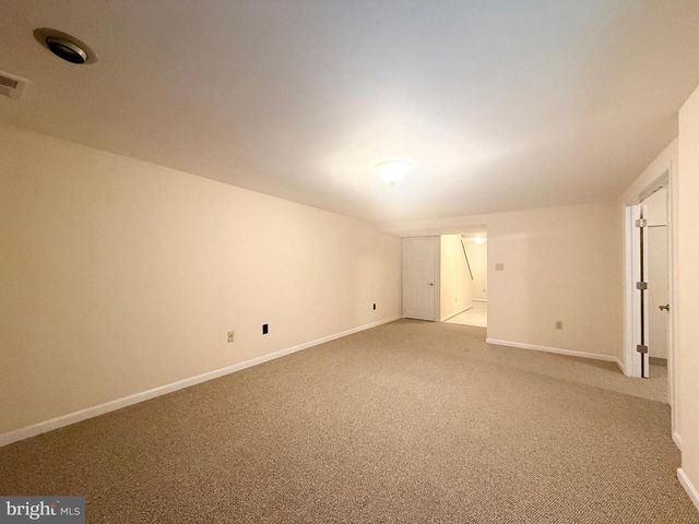 7418 CRESTBERRY LN, Bethesda, MD 20817