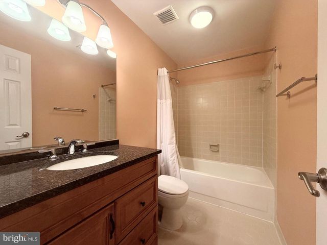 7418 CRESTBERRY LN, Bethesda, MD 20817