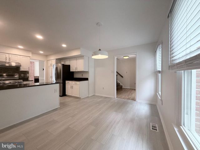 7418 CRESTBERRY LN, Bethesda, MD 20817