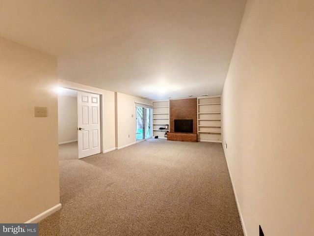 7418 CRESTBERRY LN, Bethesda, MD 20817