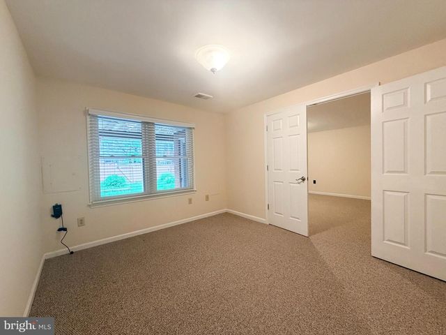 7418 CRESTBERRY LN, Bethesda, MD 20817