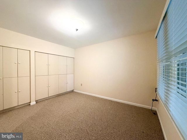 7418 CRESTBERRY LN, Bethesda, MD 20817