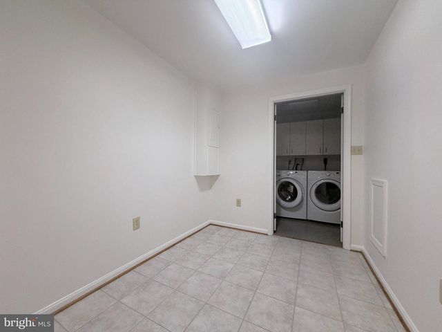 7418 CRESTBERRY LN, Bethesda, MD 20817