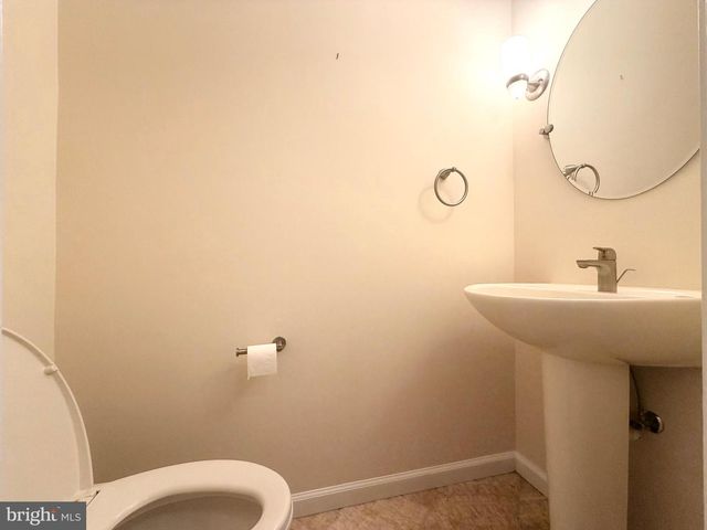 7418 CRESTBERRY LN, Bethesda, MD 20817