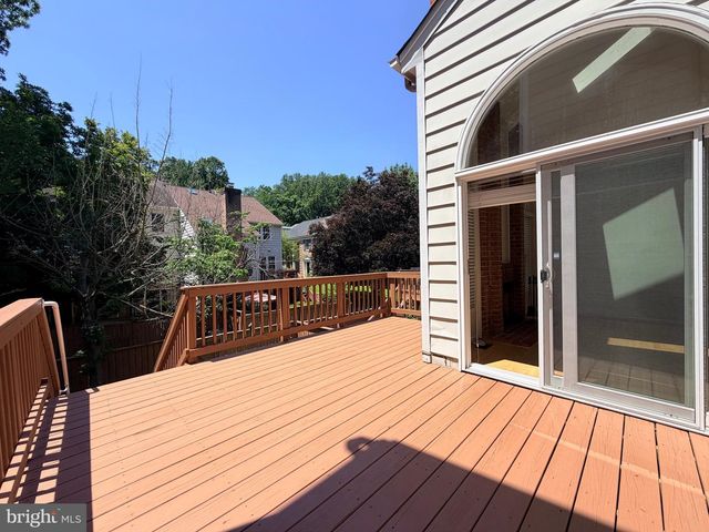7418 CRESTBERRY LN, Bethesda, MD 20817