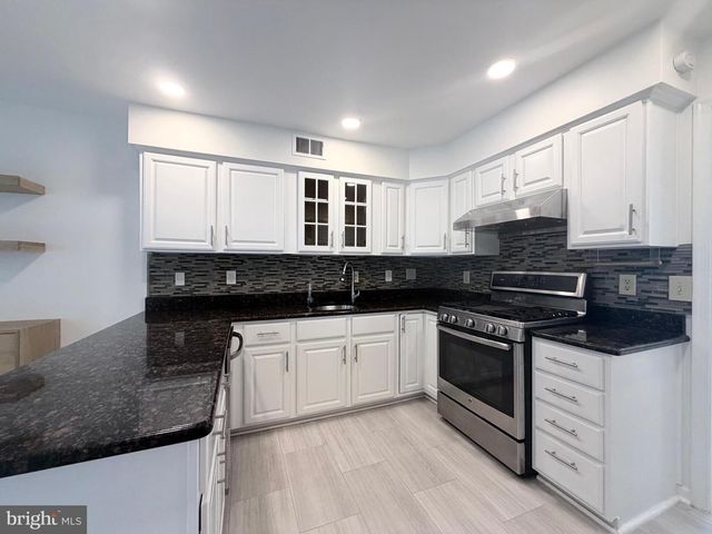 7418 CRESTBERRY LN, Bethesda, MD 20817