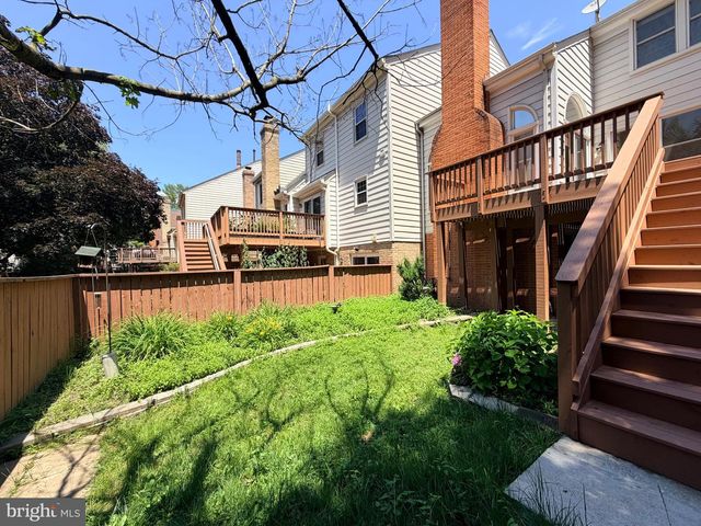 7418 CRESTBERRY LN, Bethesda, MD 20817