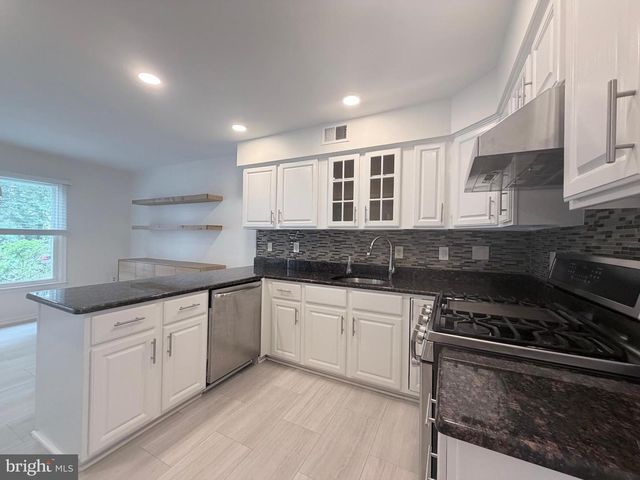 7418 CRESTBERRY LN, Bethesda, MD 20817