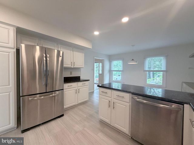 7418 CRESTBERRY LN, Bethesda, MD 20817