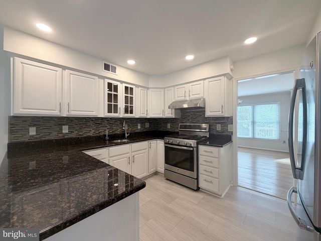 7418 CRESTBERRY LN, Bethesda, MD 20817