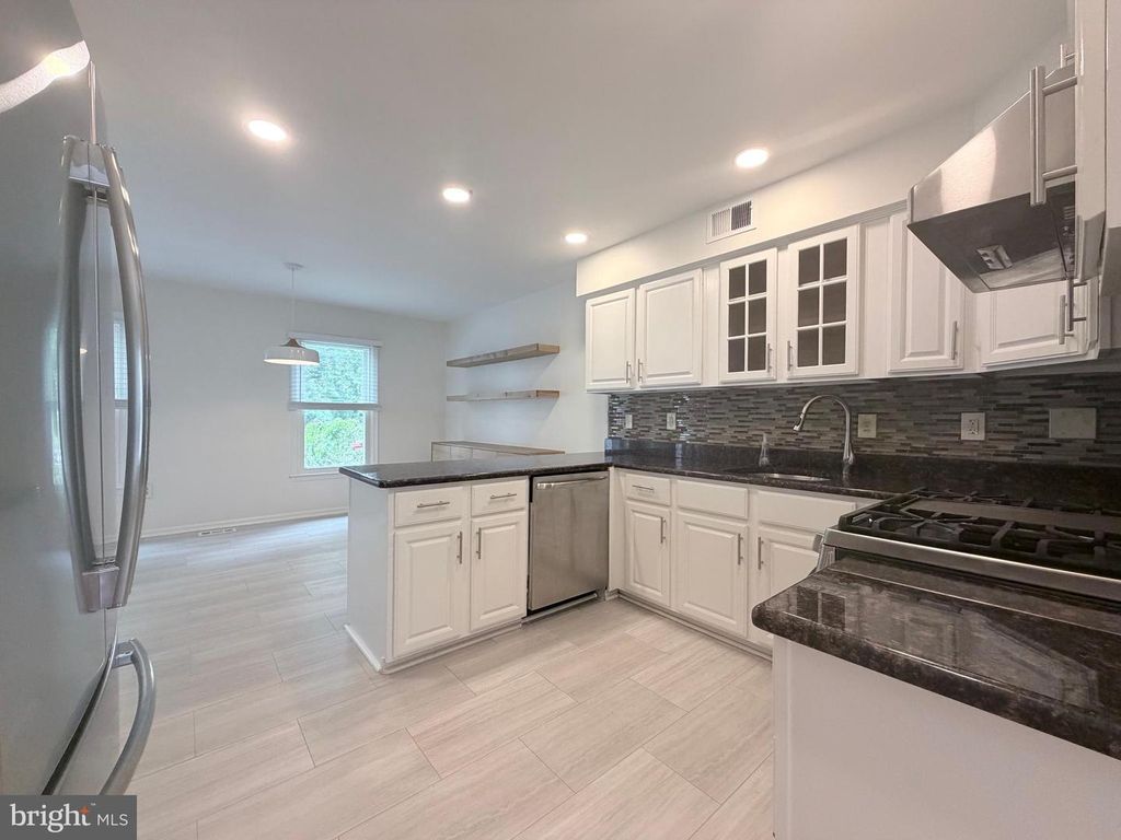 7418 CRESTBERRY LN, Bethesda, MD 20817