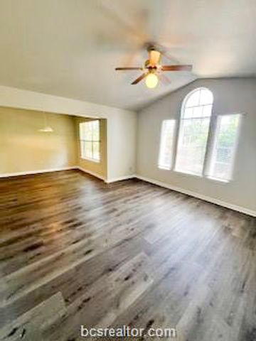 701-D Balcones 53, College Station, TX 77845