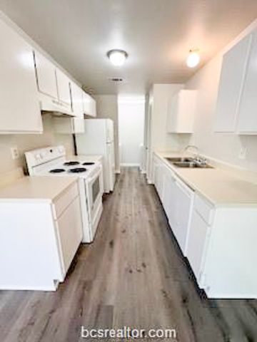701-D Balcones 53, College Station, TX 77845