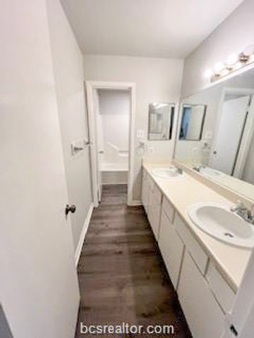 701-D Balcones 53, College Station, TX 77845