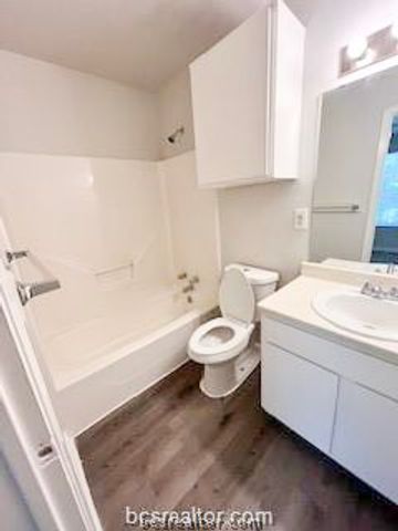 701-D Balcones 53, College Station, TX 77845