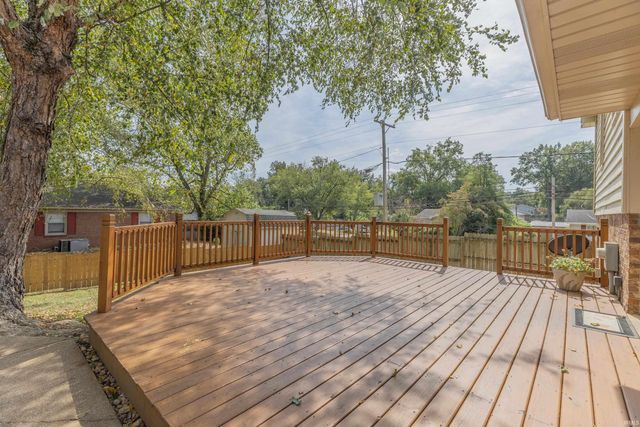 5722 Gardenia Drive, Newburgh, IN 47630