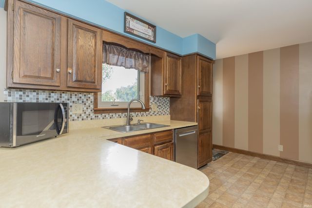 5722 Gardenia Drive, Newburgh, IN 47630