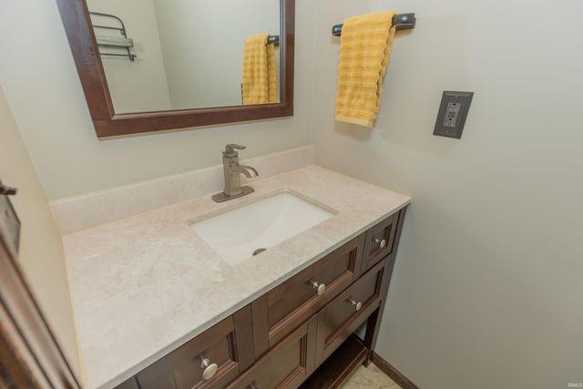 5722 Gardenia Drive, Newburgh, IN 47630