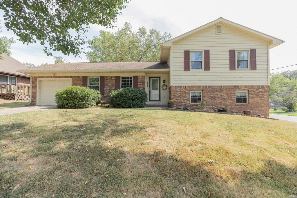 5722 Gardenia Drive, Newburgh, IN 47630