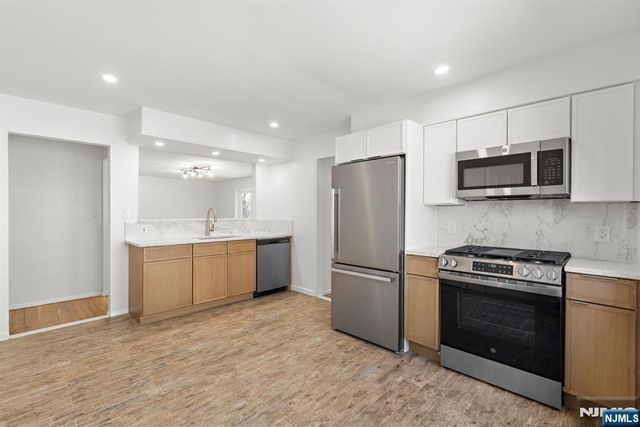 54 W Columbia Avenue, Palisades Park, NJ 07650