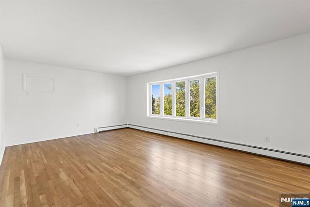 54 W Columbia Avenue, Palisades Park, NJ 07650