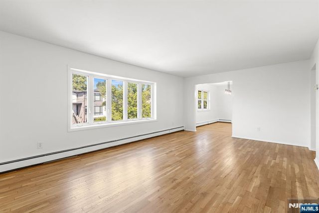 54 W Columbia Avenue, Palisades Park, NJ 07650