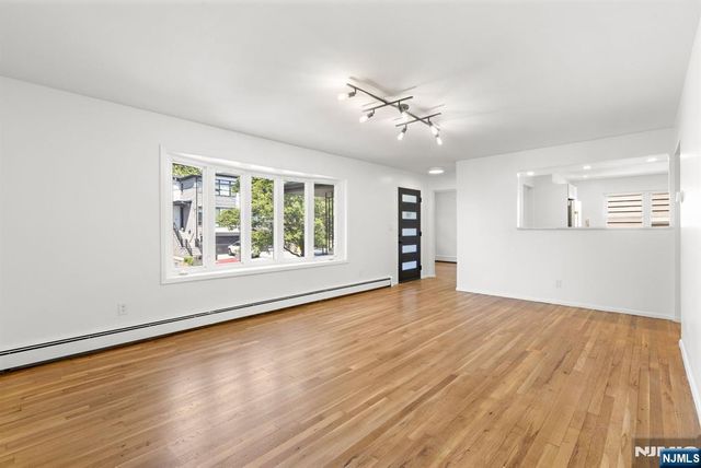 54 W Columbia Avenue, Palisades Park, NJ 07650