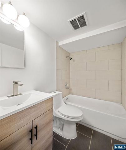 54 W Columbia Avenue, Palisades Park, NJ 07650